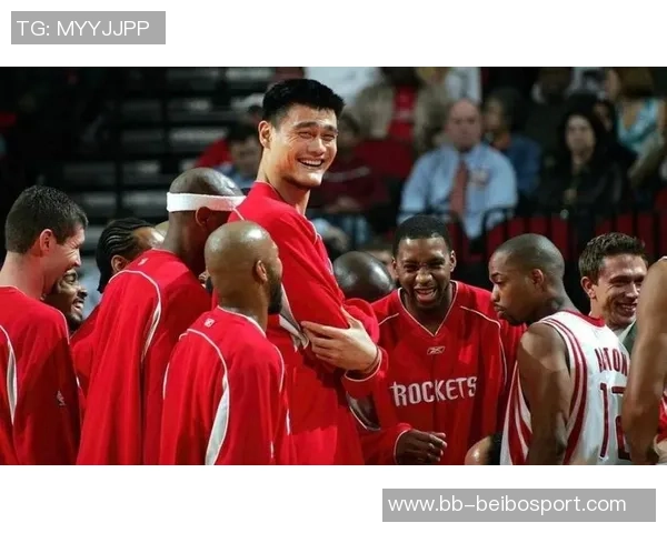 姚明与街球王阿尔斯通重聚合影引发球迷回忆与热议 姚明与街球王阿尔斯通重聚合影引发球迷回忆与热议