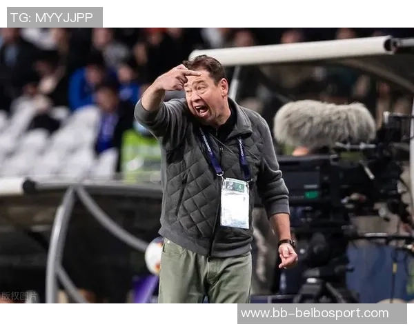 申花新援拉唐抵达上海自嘲绰号大老鼠引发球迷热议