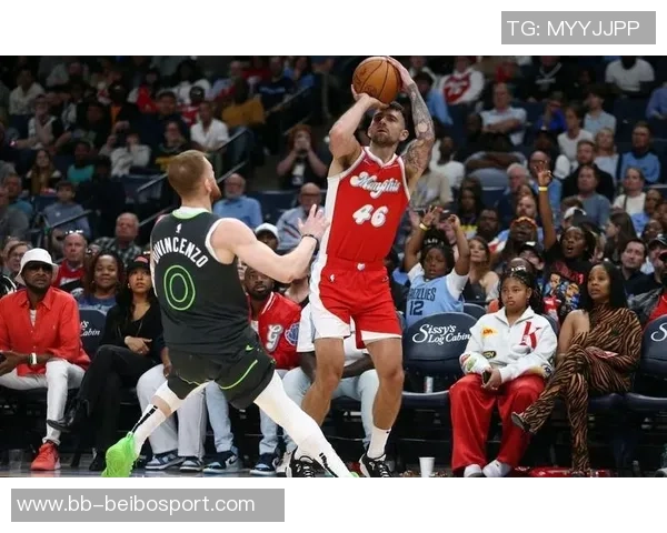 迪文岑佐表现出色9投5中三分球命中率高达57贡献15分3篮板8助攻助球队取胜